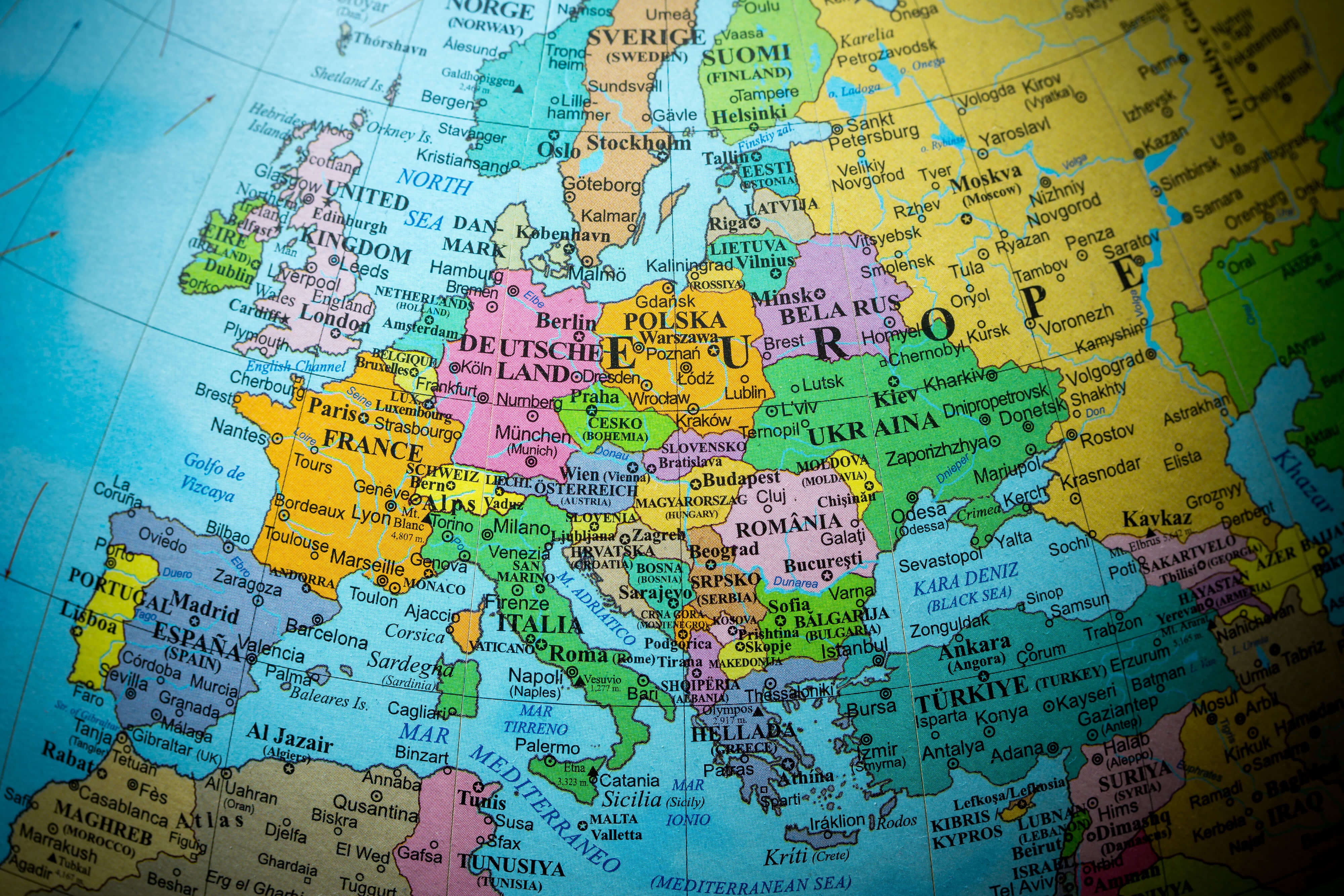 Europe map with capitals and cities